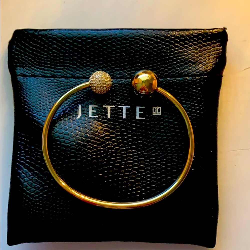 Gold bracelet
